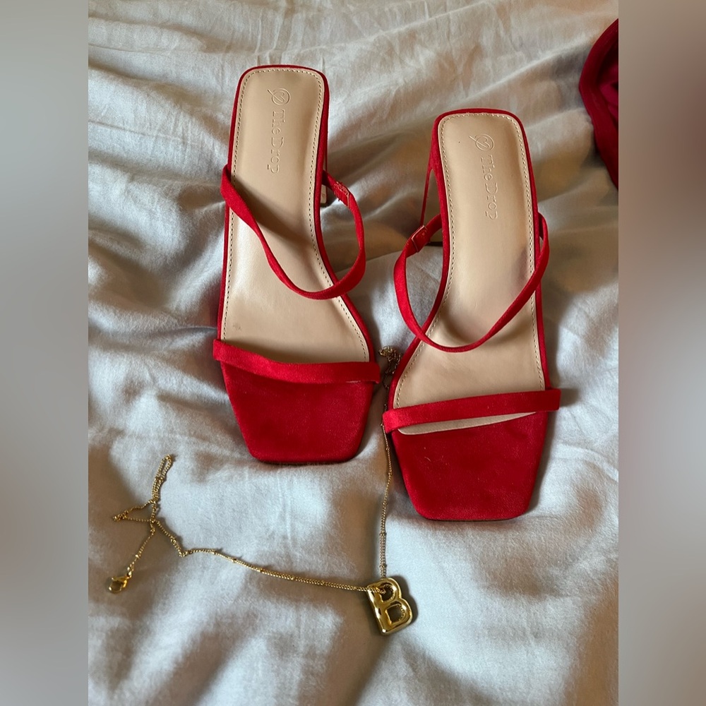 Hailey Bieber Costume Accessories